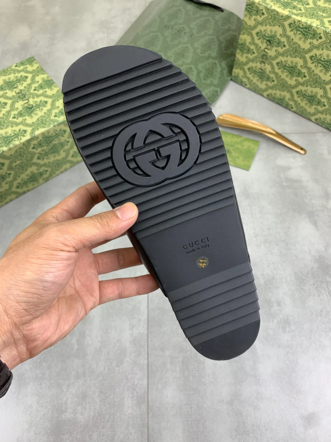 Men's shoes💰P340 💰[New model] Gucci half-drag business leather shoes hot selection (Gucci) official website latest Gucci half-drag business leather shoes, hot style 💥The version is simple and elegant, exclusive for trendy men. Unique official website latest brand original double G Embossed elements 👑 Original Gucci decoration, fashionable and elegant, original calfskin fabric ✅ Fully imported first-layer cowhide lining, wear-resistant, rubber business outsole specified on the official website, actual shot of the classic model at the counter 🎬 Size: 35-44 5⃣️colors available
